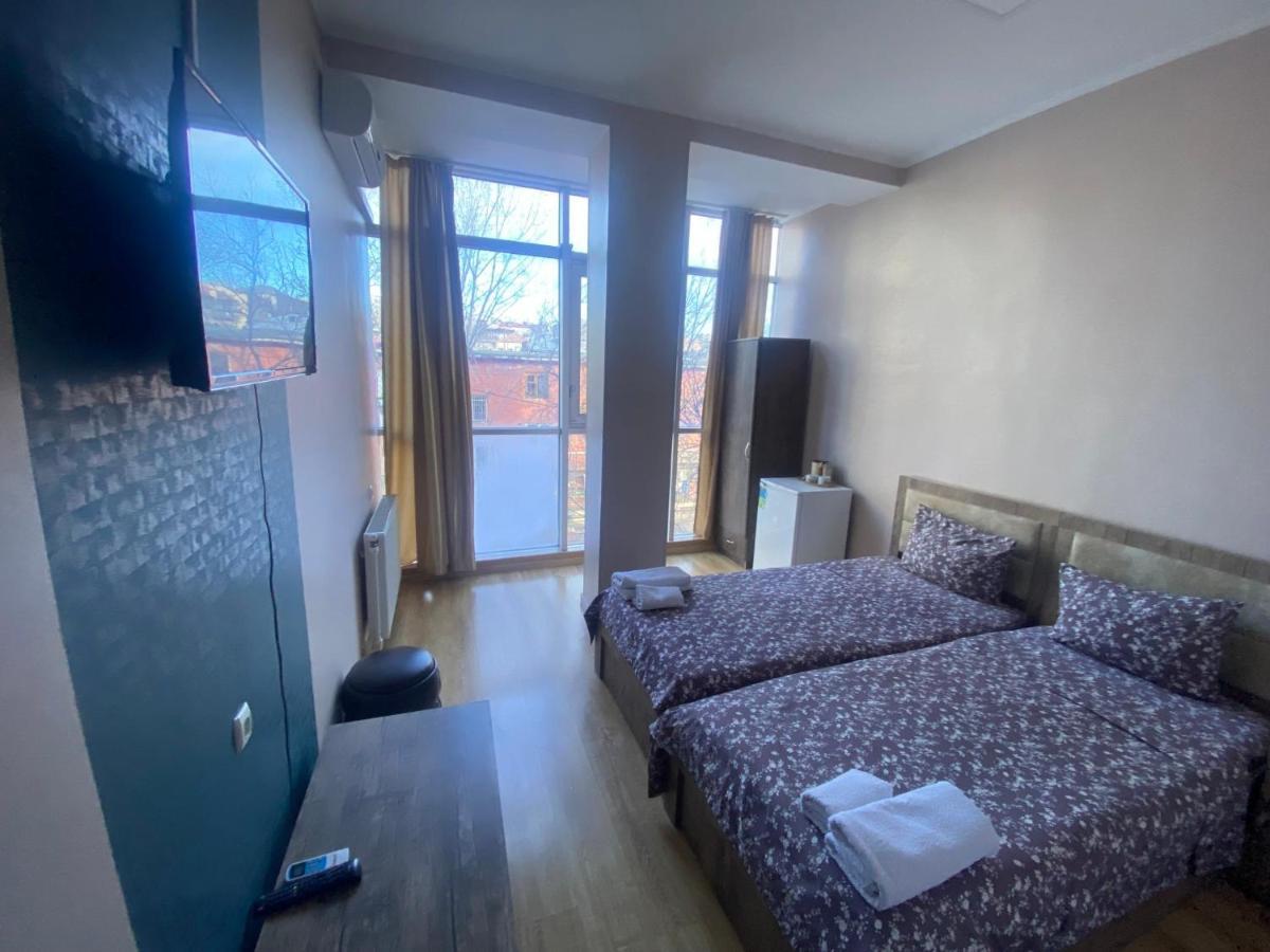 Hotel G & J Tbiliszi Kültér fotó