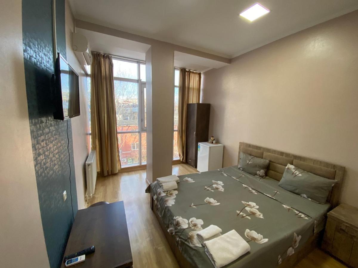 Hotel G & J Tbiliszi Kültér fotó