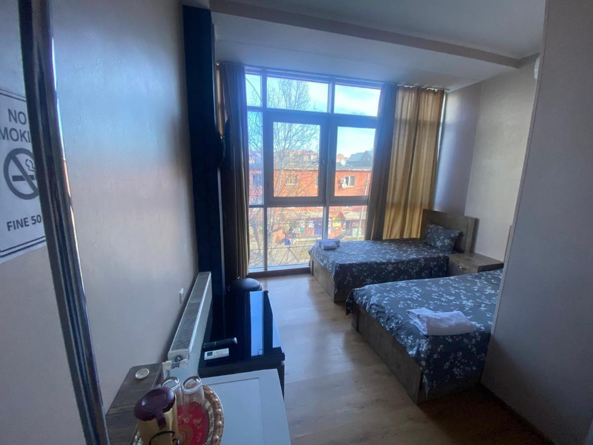 Hotel G & J Tbiliszi Kültér fotó
